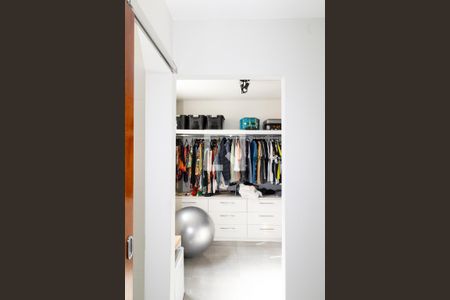Casa de condomínio para alugar com 200m², 5 quartos e 1 vaga Casa de condomínio para alugar com 200m², 5 quartos e 1 vagaCloset do quarto 4