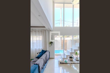 Sala de casa de condomínio para alugar com 5 quartos, 200m² em Campo Grande, Rio de Janeiro