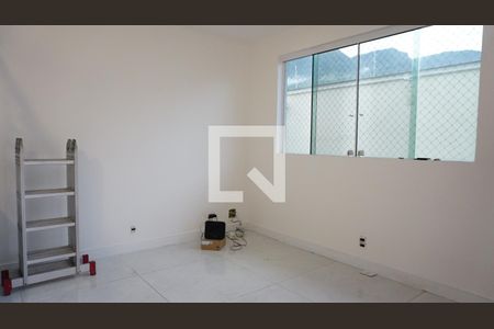 Sala de casa de condomínio para alugar com 3 quartos, 110m² em Freguesia (jacarepaguá), Rio de Janeiro