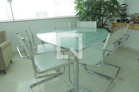 Sala de apartamento à venda com 3 quartos, 123m² em Chácara Inglesa, São Paulo