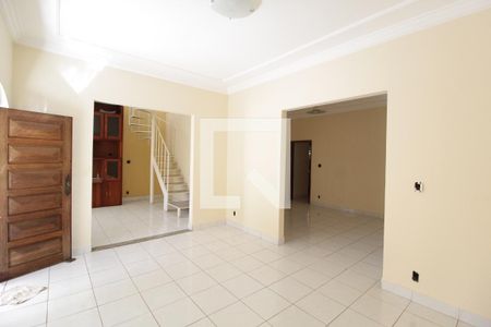 Sala 1 de casa para alugar com 5 quartos, 640m² em Tabajaras, Uberlândia