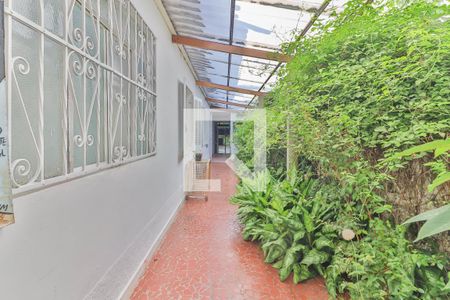 Casa à venda com 288m², 4 quartos e sem vaga Casa à venda com 288m², 4 quartos e sem vagaCorredor