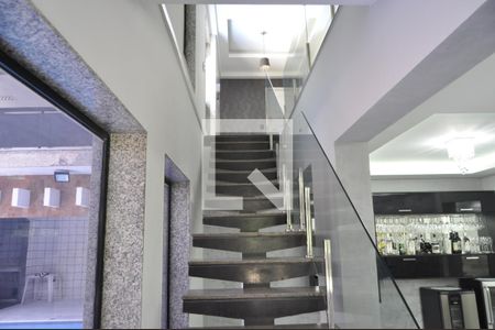 Casa à venda com 500m², 5 quartos e 5 vagasEscadas