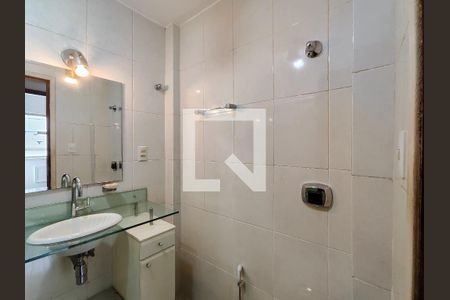 Apartamento para alugar com 109m², 3 quartos e 1 vaga Apartamento para alugar com 109m², 3 quartos e 1 vagaBanheiro Corredor