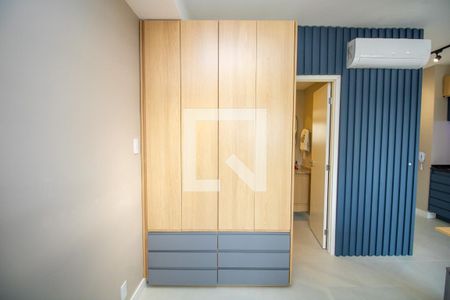 Quarto, armário, revestimento  de apartamento para alugar com 1 quarto, 31m² em Vila Olímpia, São Paulo