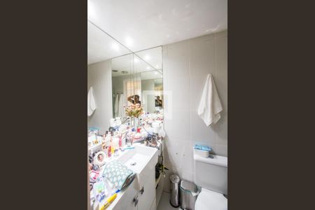 Banheiro de apartamento à venda com 1 quarto, 38m² em Santo Amaro, São Paulo