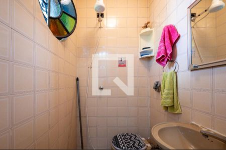 Casa à venda com 200m², 3 quartos e 2 vagas Casa à venda com 200m², 3 quartos e 2 vagasBanheiro de serviço