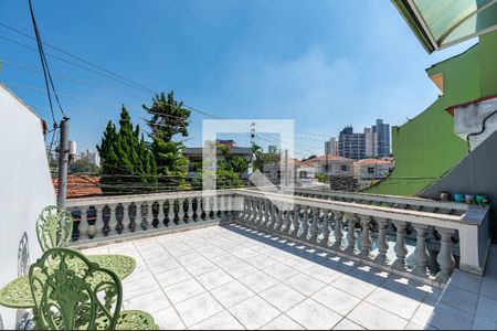 Casa à venda com 200m², 3 quartos e 2 vagas Casa à venda com 200m², 3 quartos e 2 vagasTerraço