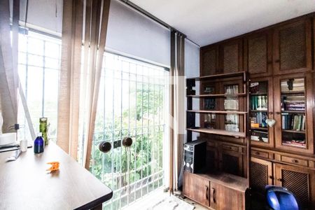 Casa à venda com 200m², 4 quartos e 4 vagasSala de Tv