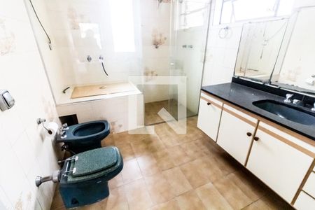 Casa à venda com 200m², 4 quartos e 4 vagasBanheiro da Suíte Quarto 3