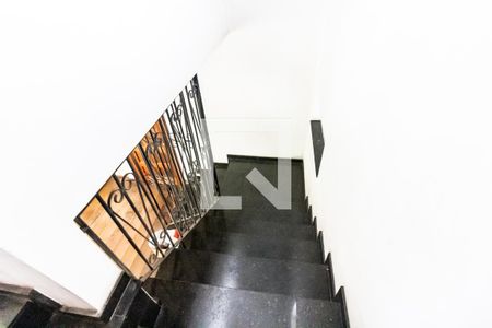 Casa à venda com 200m², 4 quartos e 4 vagasEscada