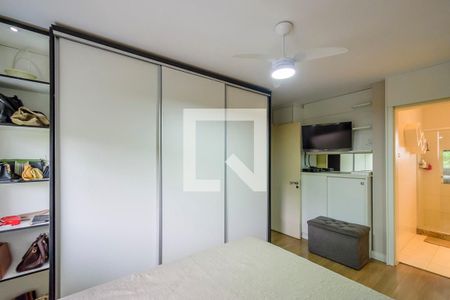 Suíte de casa de condomínio à venda com 4 quartos, 200m² em Teresópolis, Porto Alegre