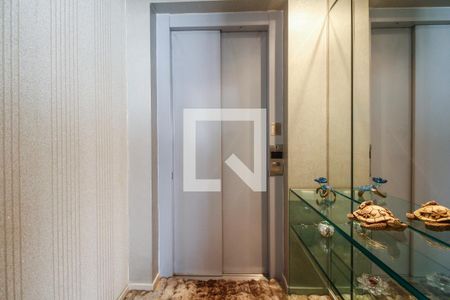 Apartamento para alugar com 169m², 3 quartos e 3 vagas Apartamento para alugar com 169m², 3 quartos e 3 vagasHall Privativo