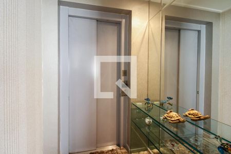 Apartamento para alugar com 169m², 3 quartos e 3 vagas Apartamento para alugar com 169m², 3 quartos e 3 vagasHall Privativo