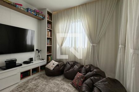 Sala de TV de apartamento à venda com 2 quartos, 170m² em Jardim Tupanci, Barueri