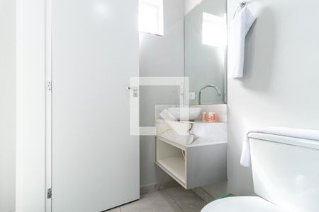 Banheiro de kitnet/studio para alugar com 1 quarto, 19m² em Vista Alegre, Curitiba