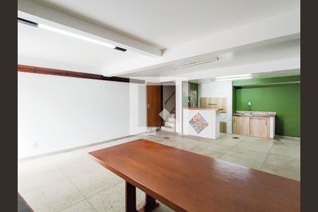 Casa à venda com 3 quartos, 224m² em Jardim Lindóia, Porto Alegre