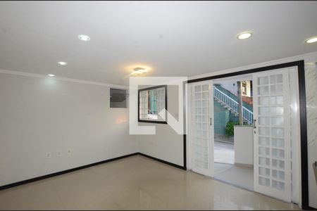 Sala com Cozinha de casa para alugar com 2 quartos, 55m² em Vila Valqueire, Rio de Janeiro