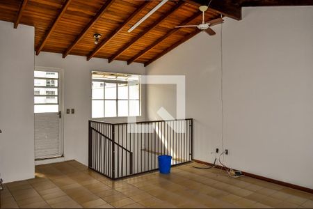 Casa à venda com 180m², 3 quartos e 1 vaga Casa à venda com 180m², 3 quartos e 1 vagaEspaço Gourmet