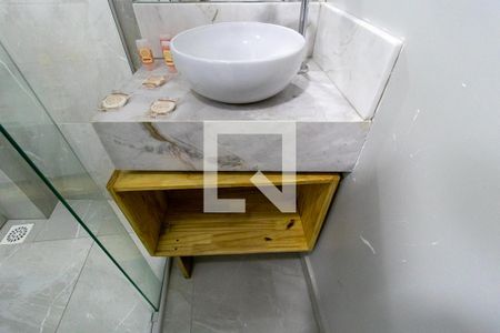 Detalhe do banheiro de kitnet/studio para alugar com 1 quarto, 20m² em Vista Alegre, Curitiba