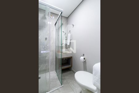Banheiro de kitnet/studio para alugar com 1 quarto, 16m² em Vista Alegre, Curitiba
