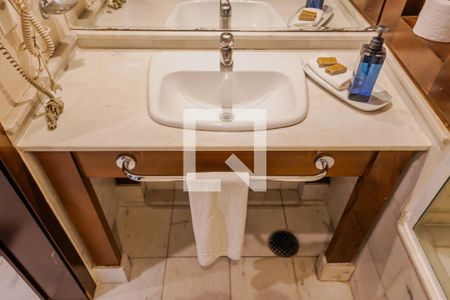 Banheiro de kitnet/studio para alugar com 1 quarto, 33m² em Paraíso, São Paulo