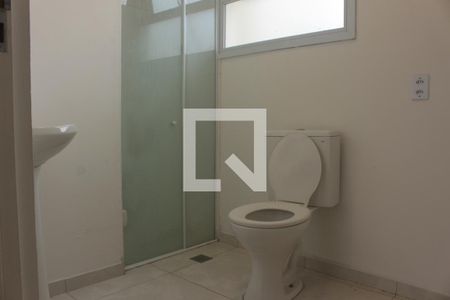 Banheiro de kitnet/studio para alugar com 1 quarto, 29m² em Santa Ifigênia, São Paulo