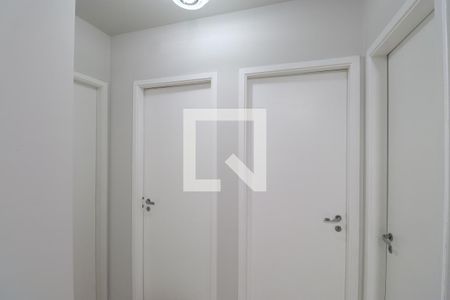 Corredor de apartamento para alugar com 3 quartos, 68m² em Vila Hamburguesa, São Paulo