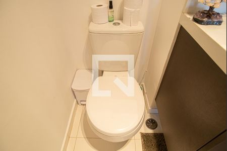 Banheiro de kitnet/studio para alugar com 1 quarto, 35m² em Bela Vista, São Paulo