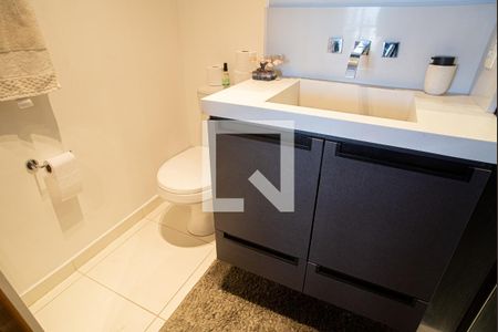 Banheiro de kitnet/studio para alugar com 1 quarto, 35m² em Bela Vista, São Paulo