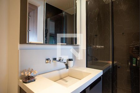 Banheiro de kitnet/studio para alugar com 1 quarto, 35m² em Bela Vista, São Paulo