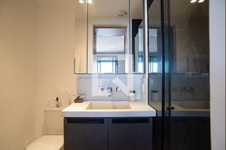 Banheiro de kitnet/studio para alugar com 1 quarto, 35m² em Bela Vista, São Paulo