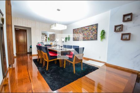 Apartamento à venda com 300m², 4 quartos e 4 vagas Apartamento à venda com 300m², 4 quartos e 4 vagasSala