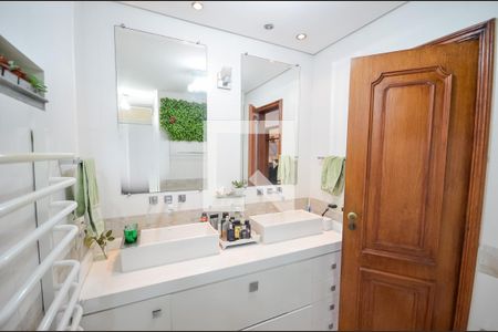 Apartamento à venda com 300m², 4 quartos e 4 vagas Apartamento à venda com 300m², 4 quartos e 4 vagasBanheiro Social