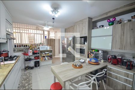 Apartamento à venda com 300m², 4 quartos e 4 vagas Apartamento à venda com 300m², 4 quartos e 4 vagasCozinha