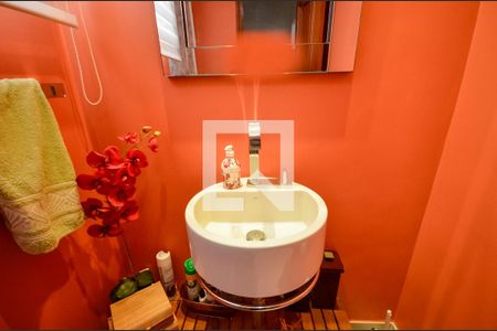 Apartamento à venda com 300m², 4 quartos e 4 vagas Apartamento à venda com 300m², 4 quartos e 4 vagasLavabo