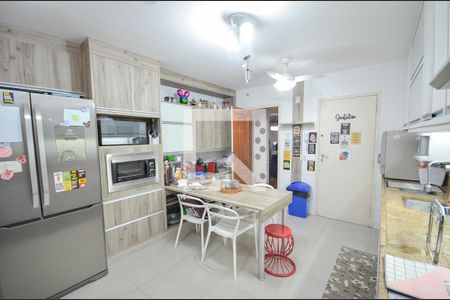 Apartamento à venda com 300m², 4 quartos e 4 vagas Apartamento à venda com 300m², 4 quartos e 4 vagasCozinha