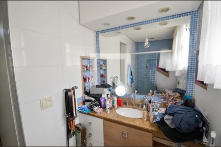Apartamento à venda com 300m², 4 quartos e 4 vagas Apartamento à venda com 300m², 4 quartos e 4 vagasBanheiro da Suíte 1
