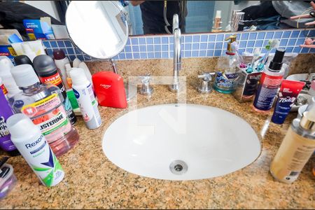 Apartamento à venda com 300m², 4 quartos e 4 vagas Apartamento à venda com 300m², 4 quartos e 4 vagasBanheiro da Suíte 1