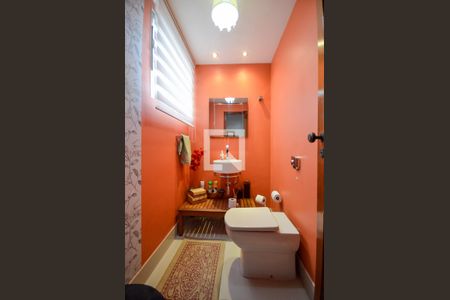 Apartamento à venda com 300m², 4 quartos e 4 vagas Apartamento à venda com 300m², 4 quartos e 4 vagasLavabo