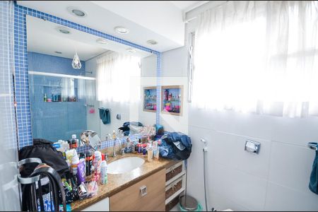 Apartamento à venda com 300m², 4 quartos e 4 vagas Apartamento à venda com 300m², 4 quartos e 4 vagasBanheiro da Suíte 1