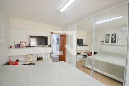 Apartamento à venda com 300m², 4 quartos e 4 vagas Apartamento à venda com 300m², 4 quartos e 4 vagasSuíte 2