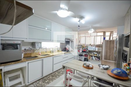 Apartamento à venda com 300m², 4 quartos e 4 vagas Apartamento à venda com 300m², 4 quartos e 4 vagasCozinha