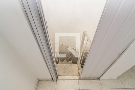 Casa à venda com 130m², 3 quartos e 1 vaga Casa à venda com 130m², 3 quartos e 1 vagaQuarto 3 - Escada de acesso