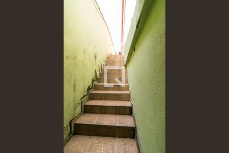 Casa à venda com 130m², 3 quartos e 1 vaga Casa à venda com 130m², 3 quartos e 1 vagaEscada de acesso