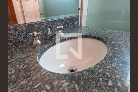 Apartamento à venda com 140m², 3 quartos e 3 vagasBanheiro Quarto 2