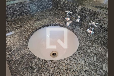 Apartamento à venda com 140m², 3 quartos e 3 vagasBanheiro Quarto 1