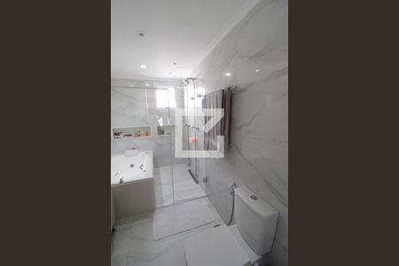 Apartamento à venda com 198m², 4 quartos e 3 vagasBanheiro da Suíte 4