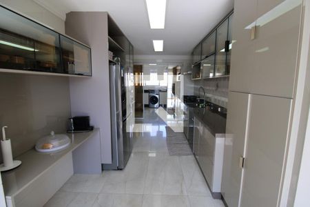 Apartamento à venda com 198m², 4 quartos e 3 vagasCozinha