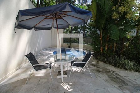 Apartamento à venda com 198m², 4 quartos e 3 vagasÁrea comum - Piscina